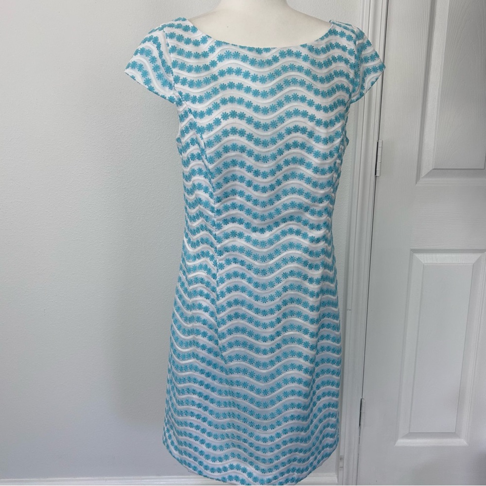 Lilly Pulitzer Piper Dress Size 10 Shorely Blue White Embroidered Floral
#0291
